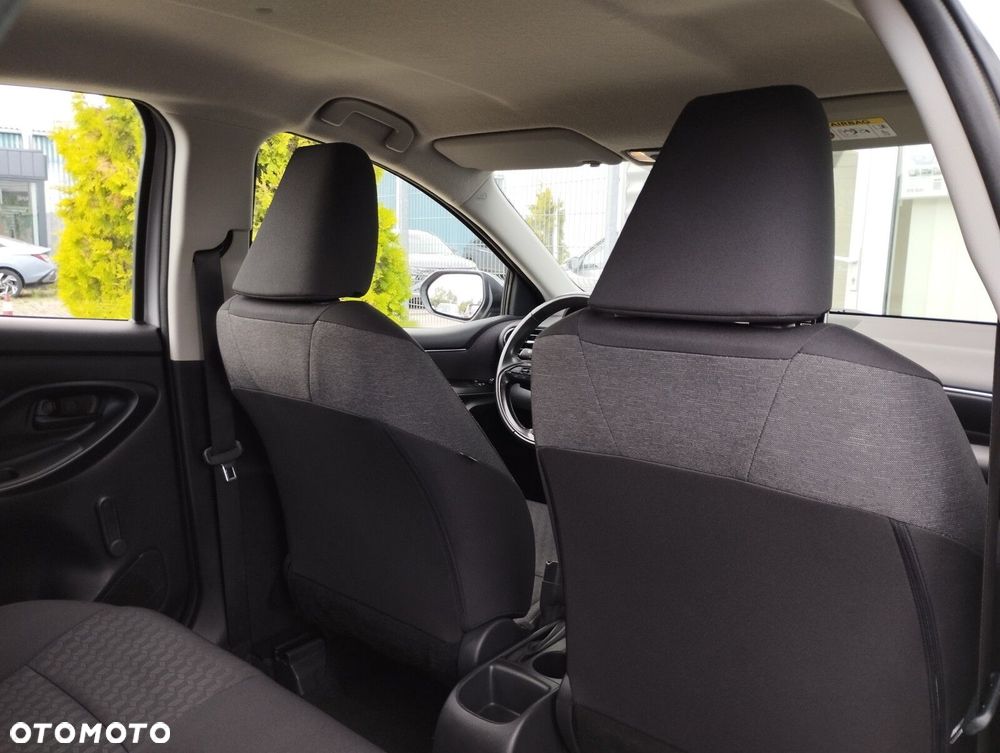 Toyota Yaris 1.5 Comfort CVT - 12