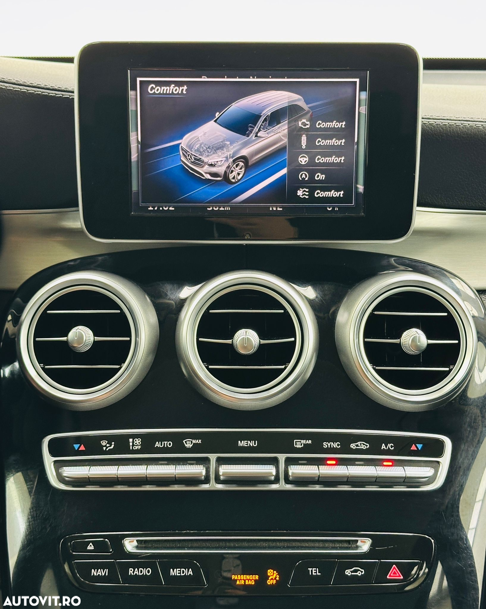Mercedes-Benz GLC - 32