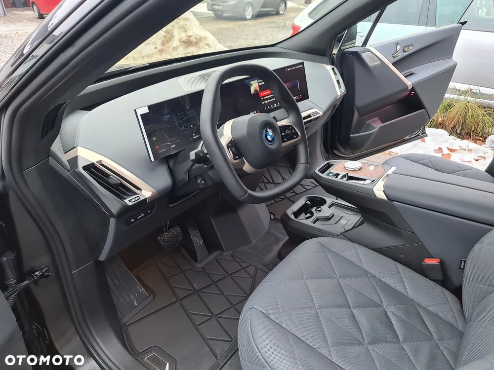 BMW iX - 3