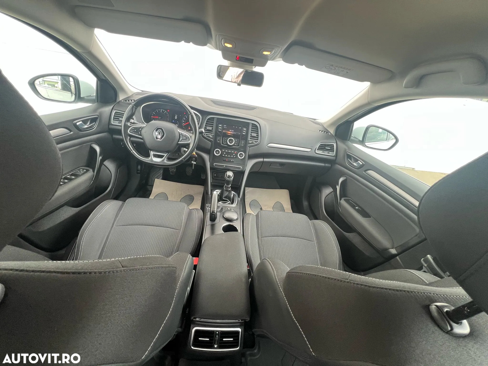 Renault Megane TCe 140 GPF Zen - 11