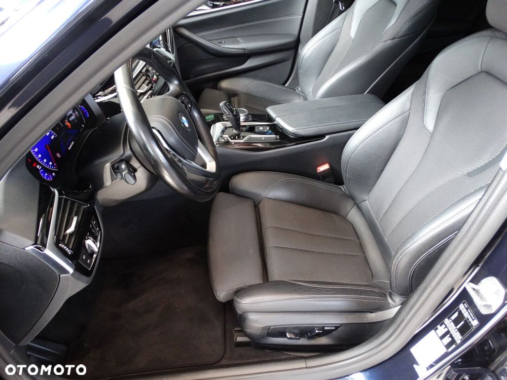 BMW Seria 5 525d Luxury Line sport - 17