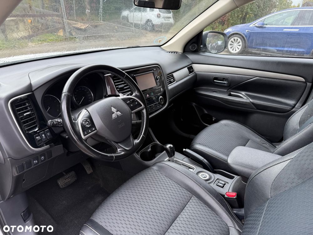 Mitsubishi Outlander - 19
