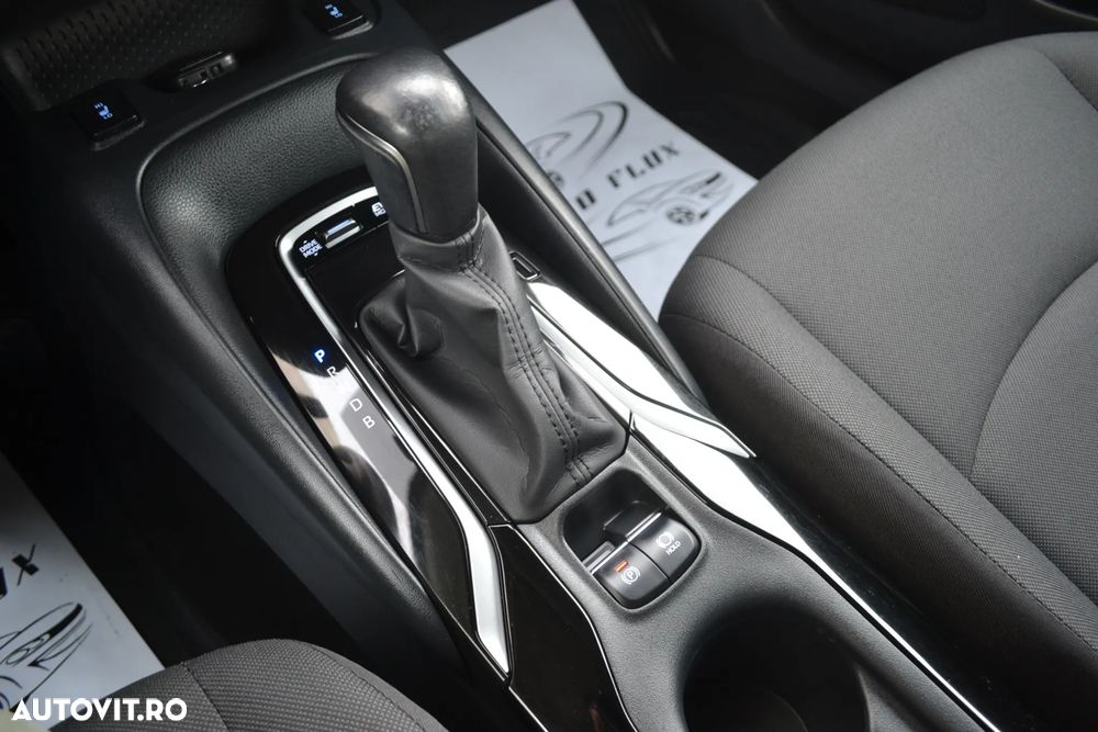 Toyota Corolla 1.8 HSD Dynamic - 29