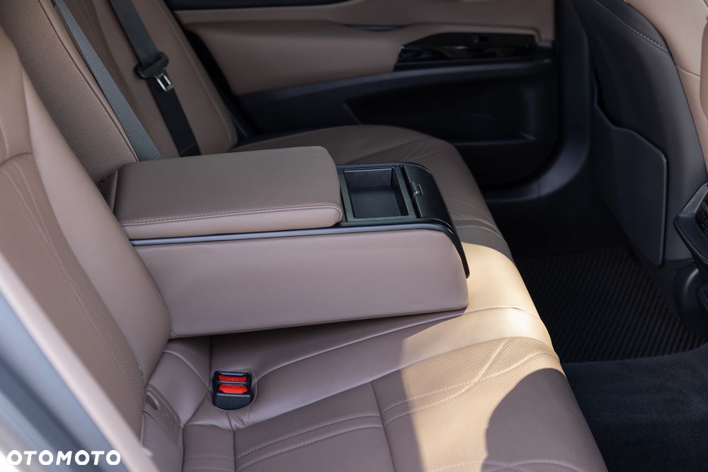 Lexus ES 300h Prestige - 32