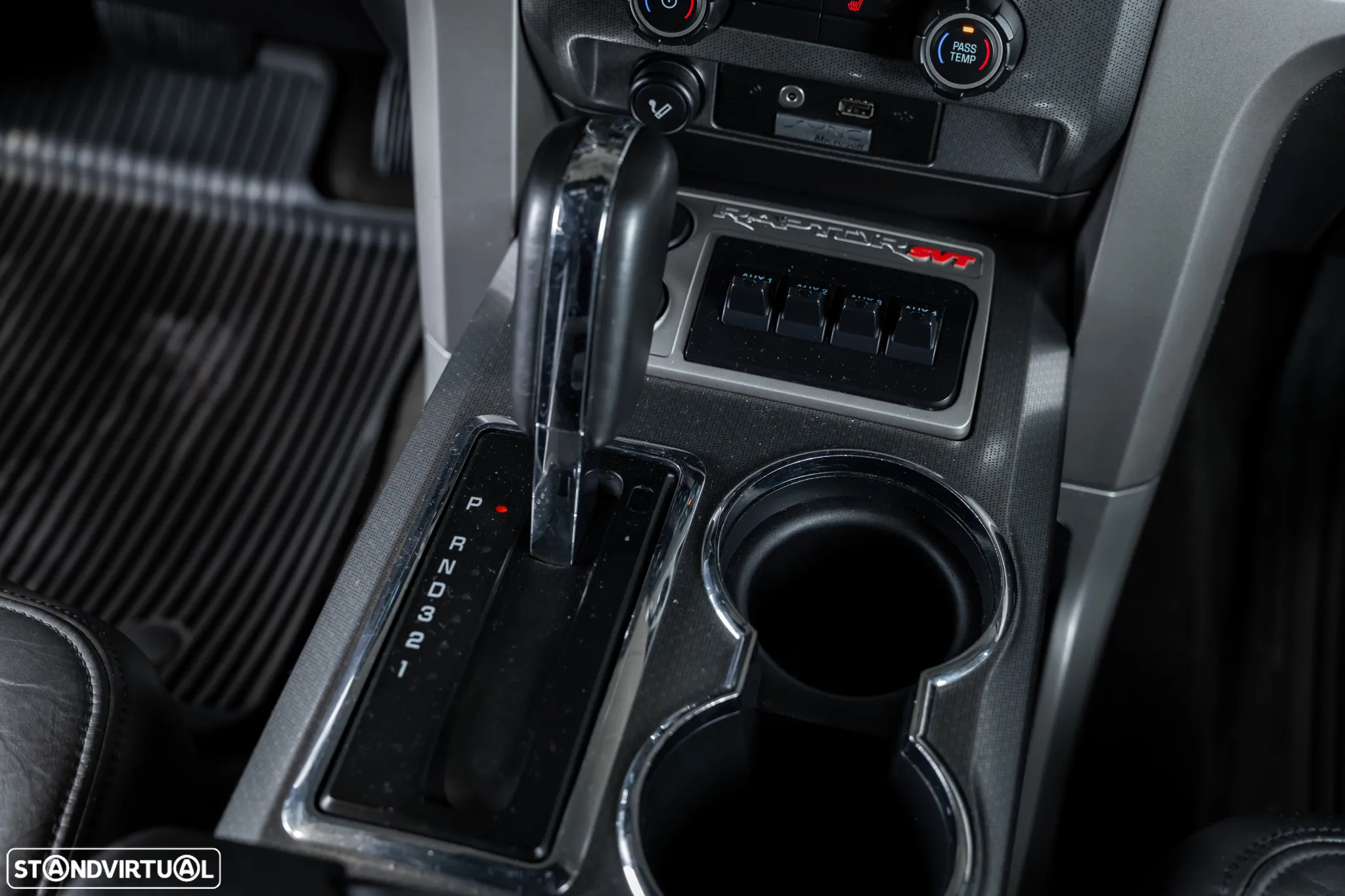 Ford F-150 Raptor SVT - 22