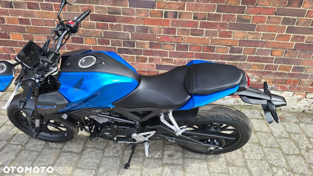 Honda CB - 12