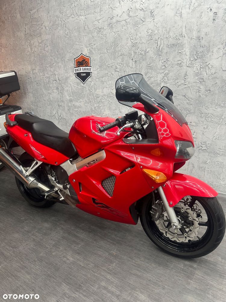 Honda VFR - 2
