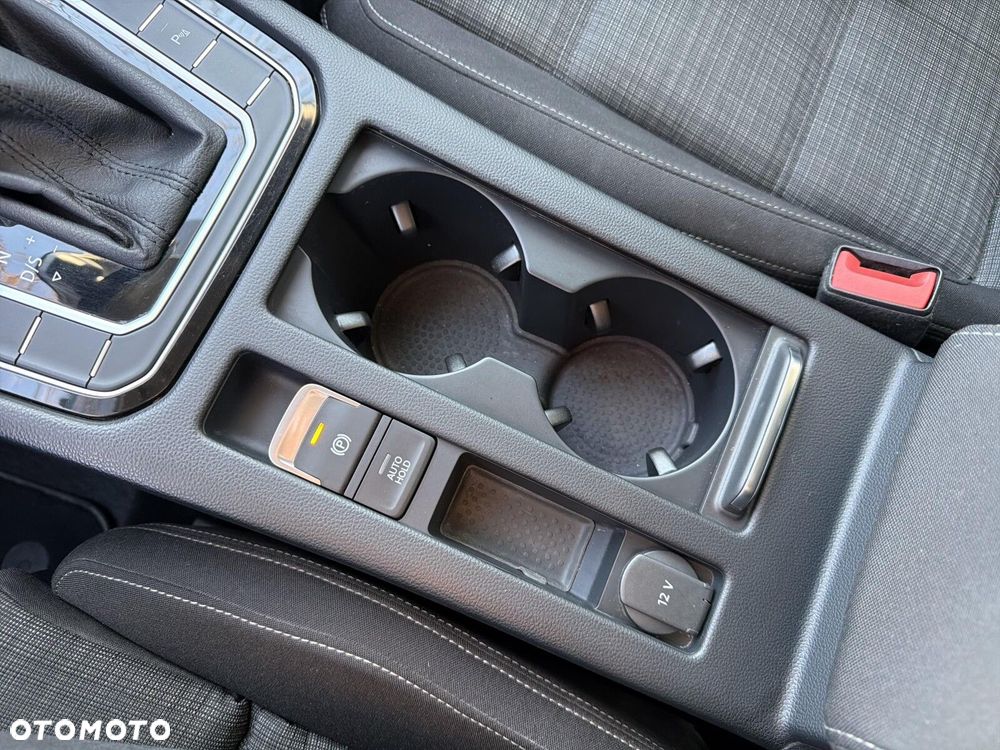 Volkswagen Passat - 33