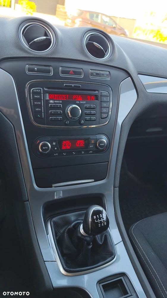 Ford Mondeo 2.0 TDCi Ambiente - 8