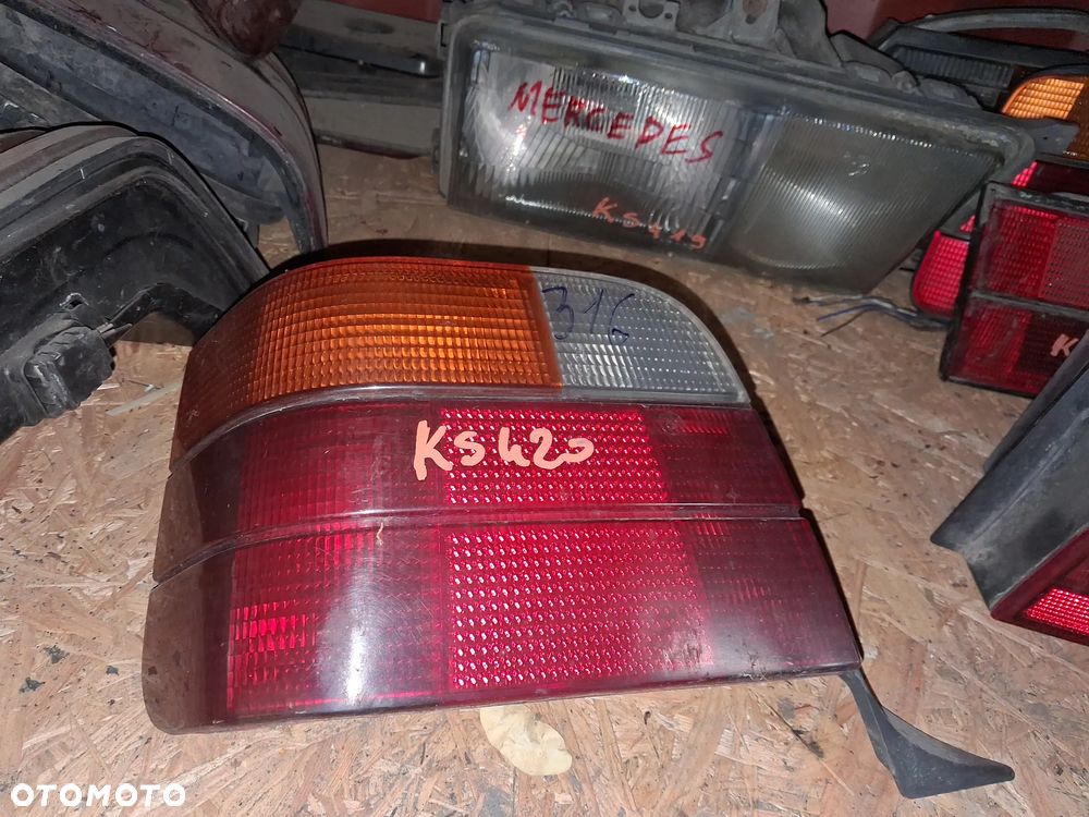 LAMPA TYLNA LEWA BMW E36 TOURING - 1