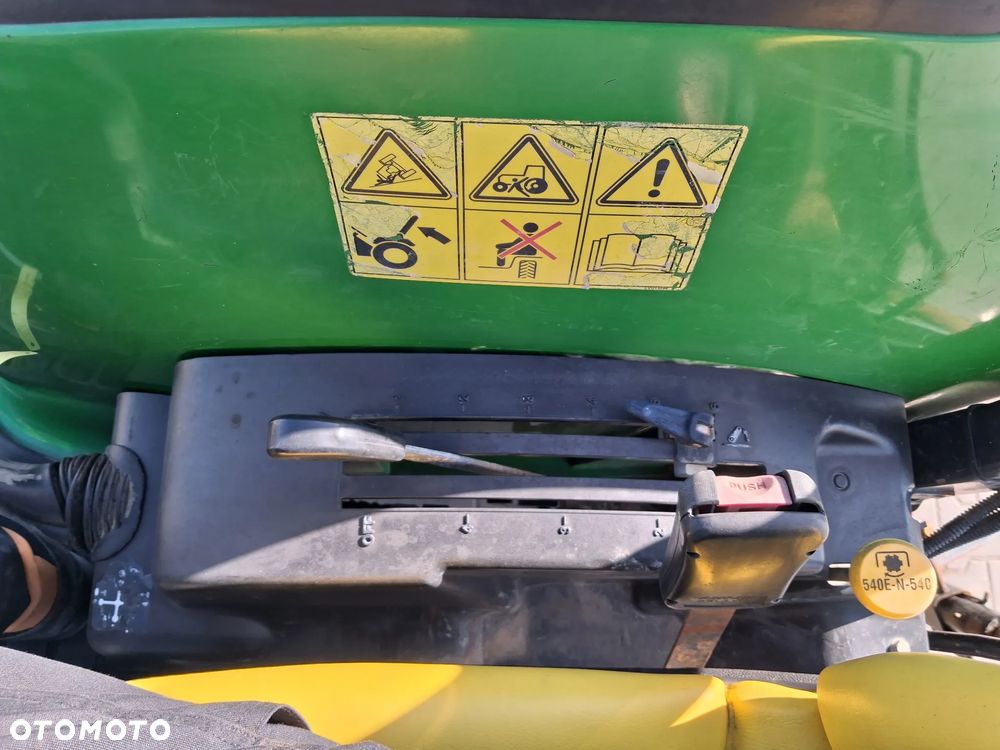 John Deere 4520 - 17