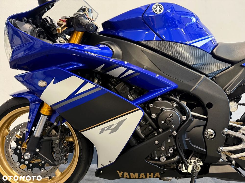 Yamaha R1 - 10