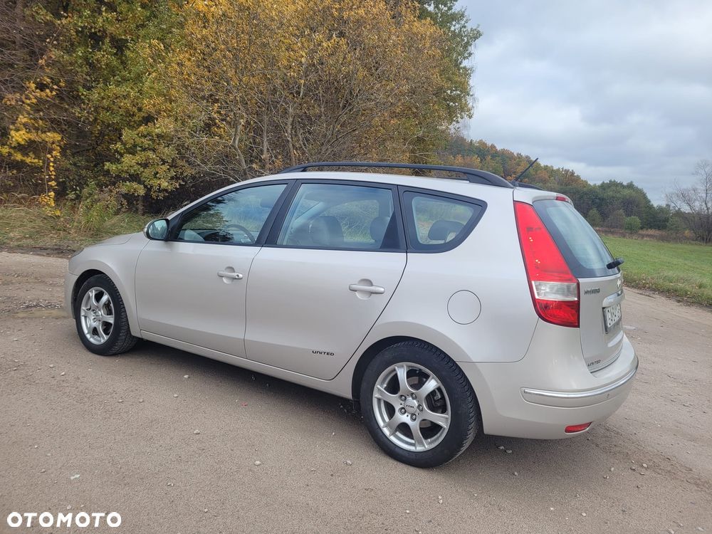 Hyundai i30 1.6 CRDi Classic + - 7