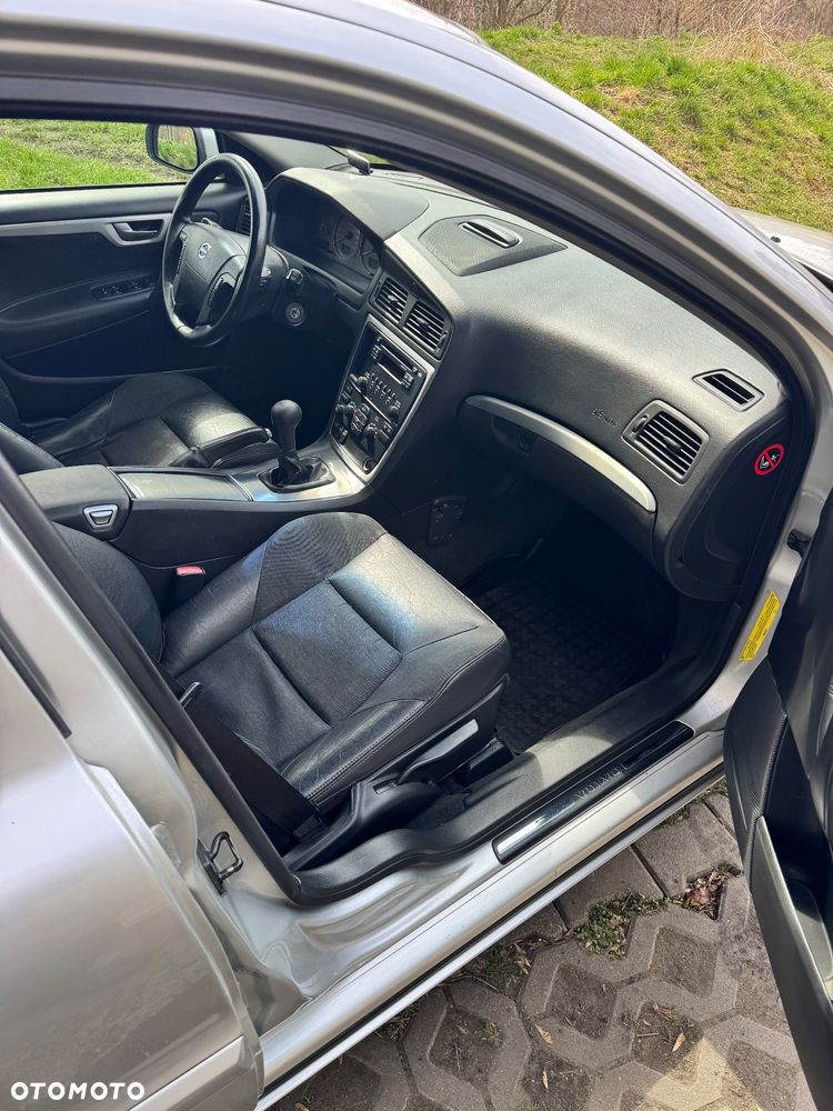 Volvo V70 2.4D5 Momentum - 9
