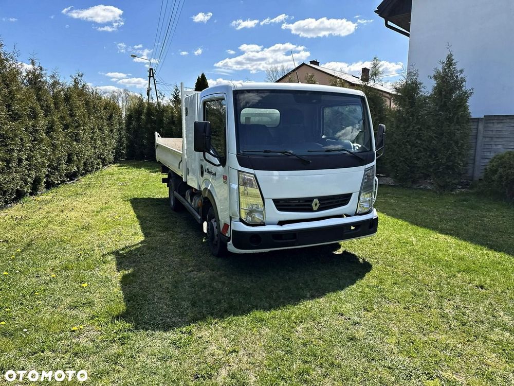 Renault Maxity - 11