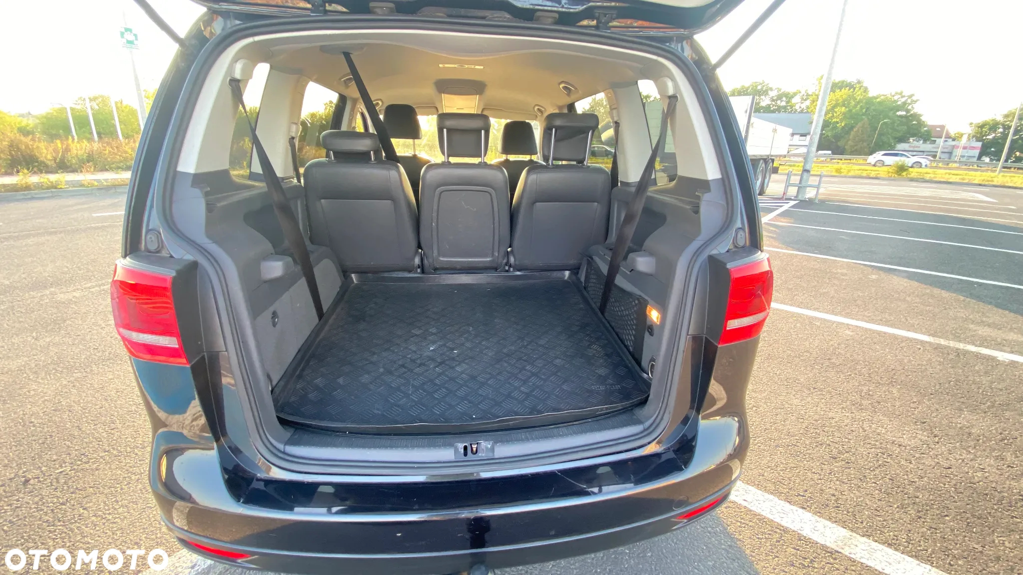 Volkswagen Touran 1.4 TSI Cross DSG - 11