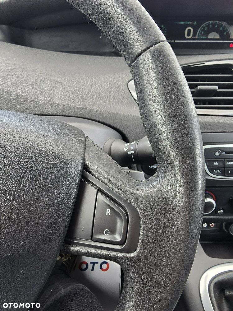 Renault Scenic - 26