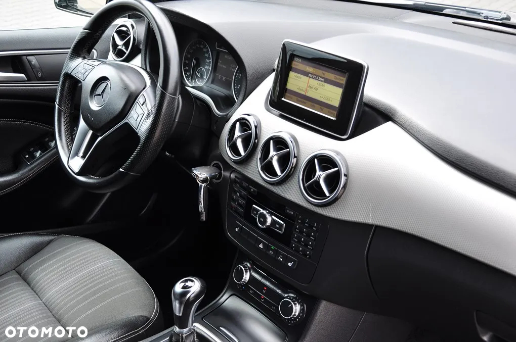 Mercedes-Benz Klasa B 180 BlueEFFICIENCY Edition - 27