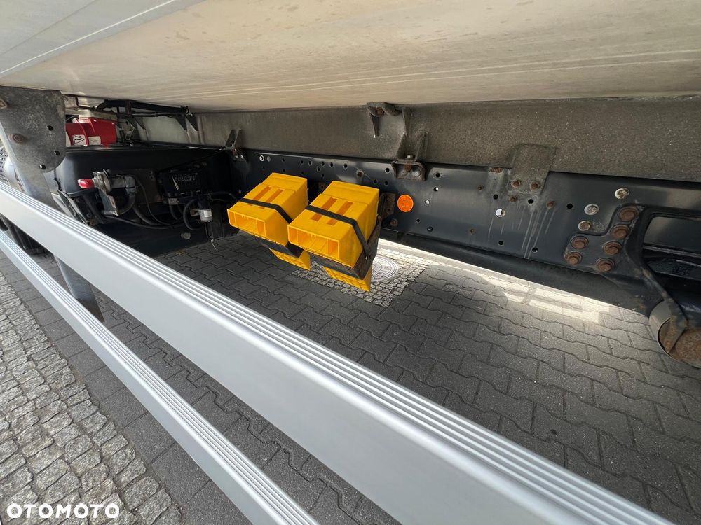 Iveco EUROCARGO 120E25 EURO 6 CHŁODNIA+WINDA+DRZWI+BOCZNE DRZWI 12.250 12-250 1225 - 10