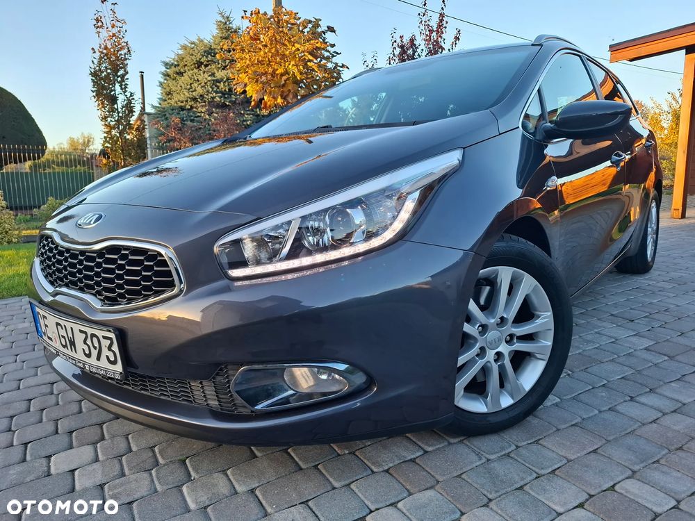 Kia Ceed - 32