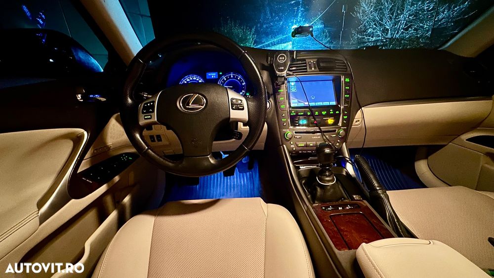 Lexus Seria IS 220d Luxury - 14