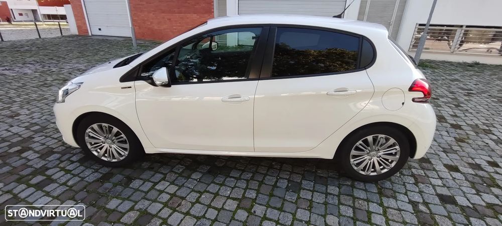 Peugeot 208 1.2 PureTech Signature - 24