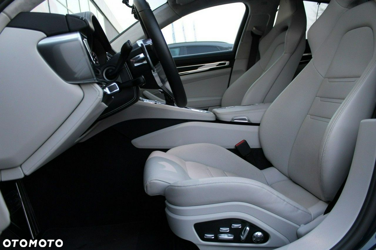 Porsche Panamera - 12