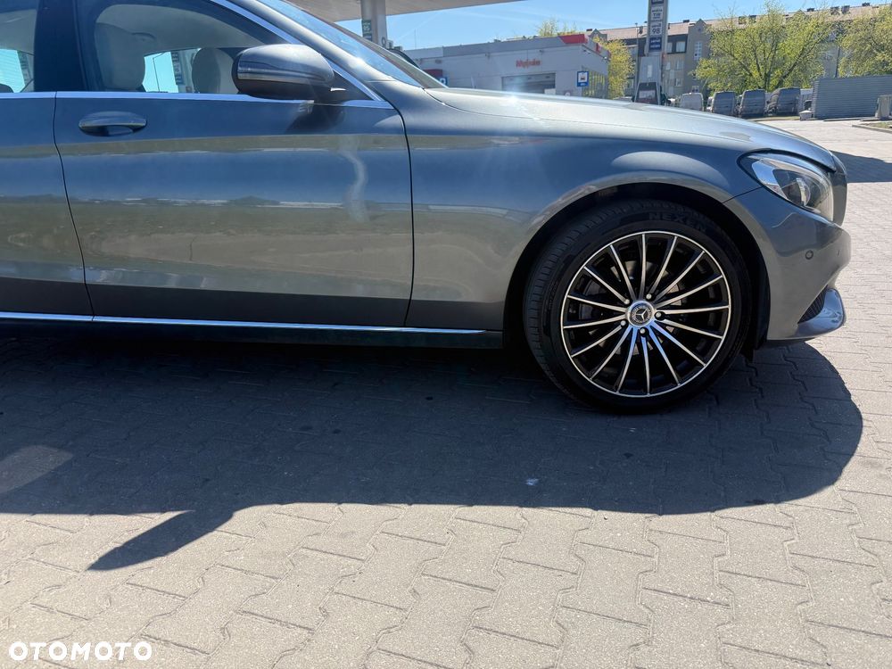 Mercedes-Benz Klasa C 200 7G-TRONIC - 21