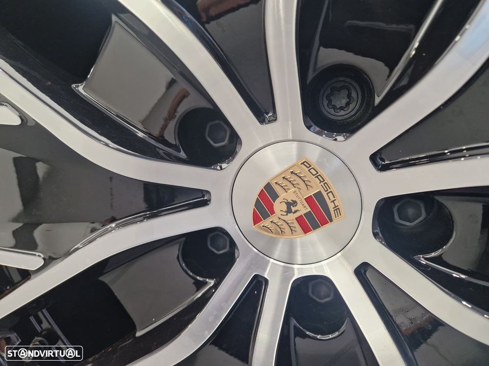 Porsche Macan Electric 4 - 8