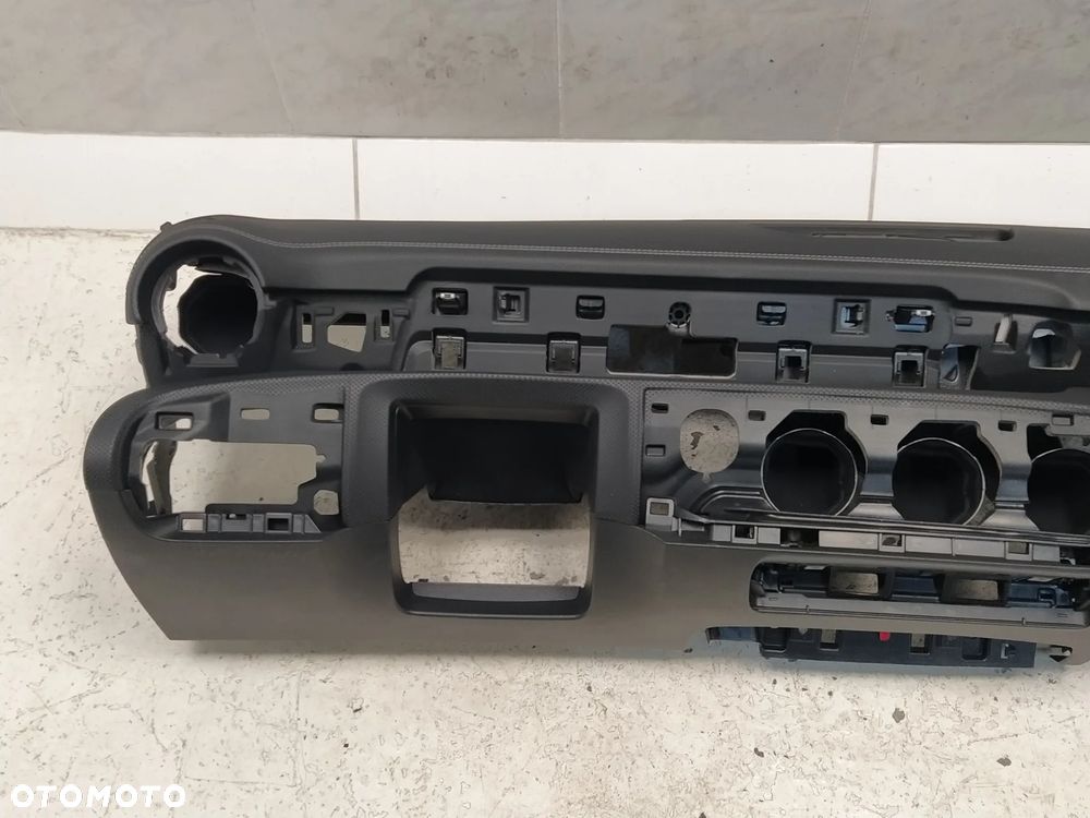 MERCEDES W118 AMG W177 CLA KONSOLA DESKA ROZDZIELCZA EU CZERWONA / BIAŁA NIĆ ORYGINAŁ - 24