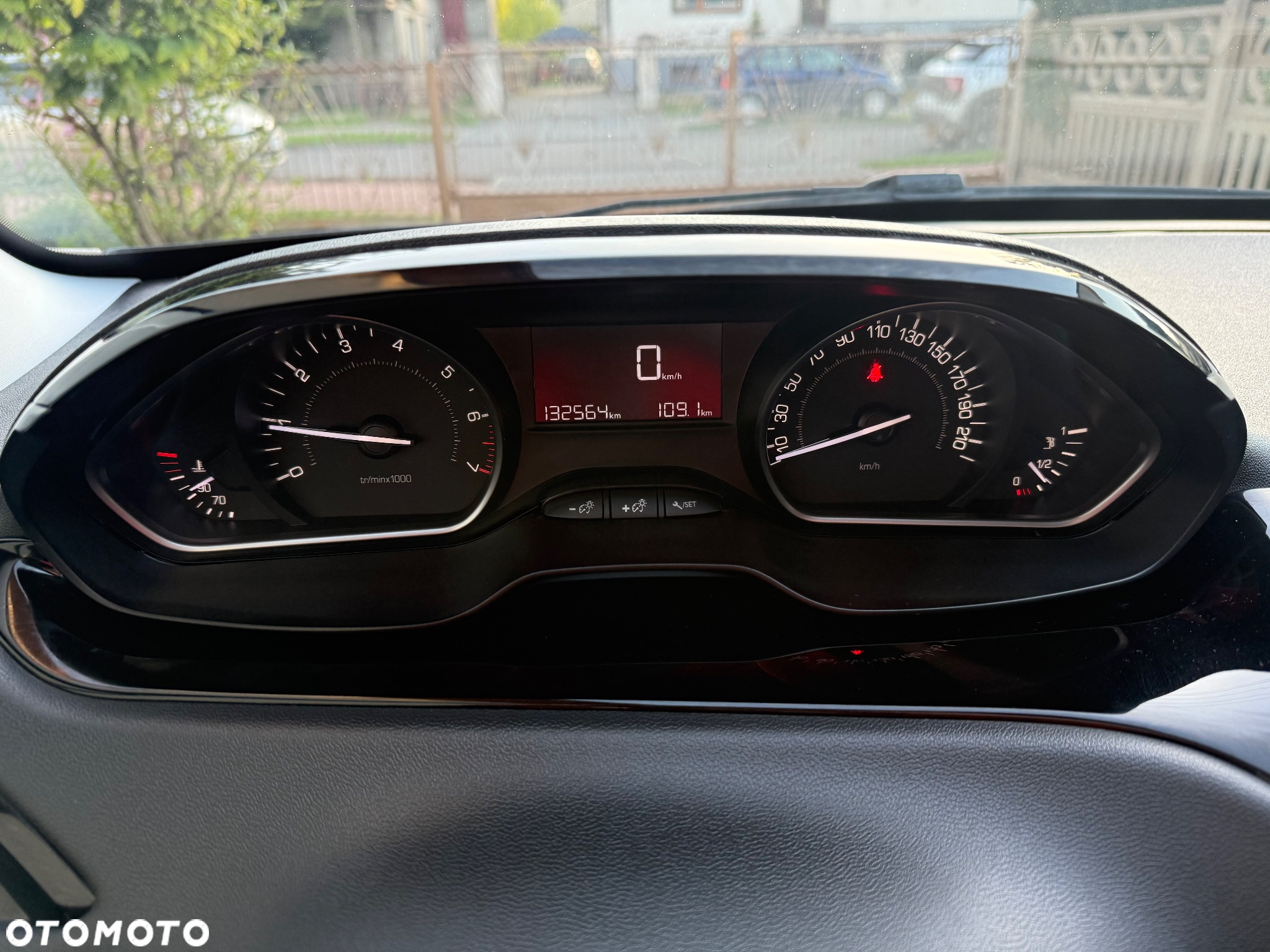 Peugeot 208 1.2 PureTech Active - 12