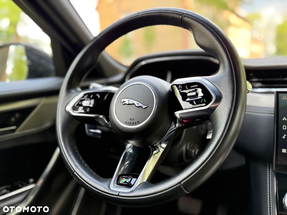 Jaguar F-Pace 2.0 P250 mHEV AWD R-Dynamic S - 11