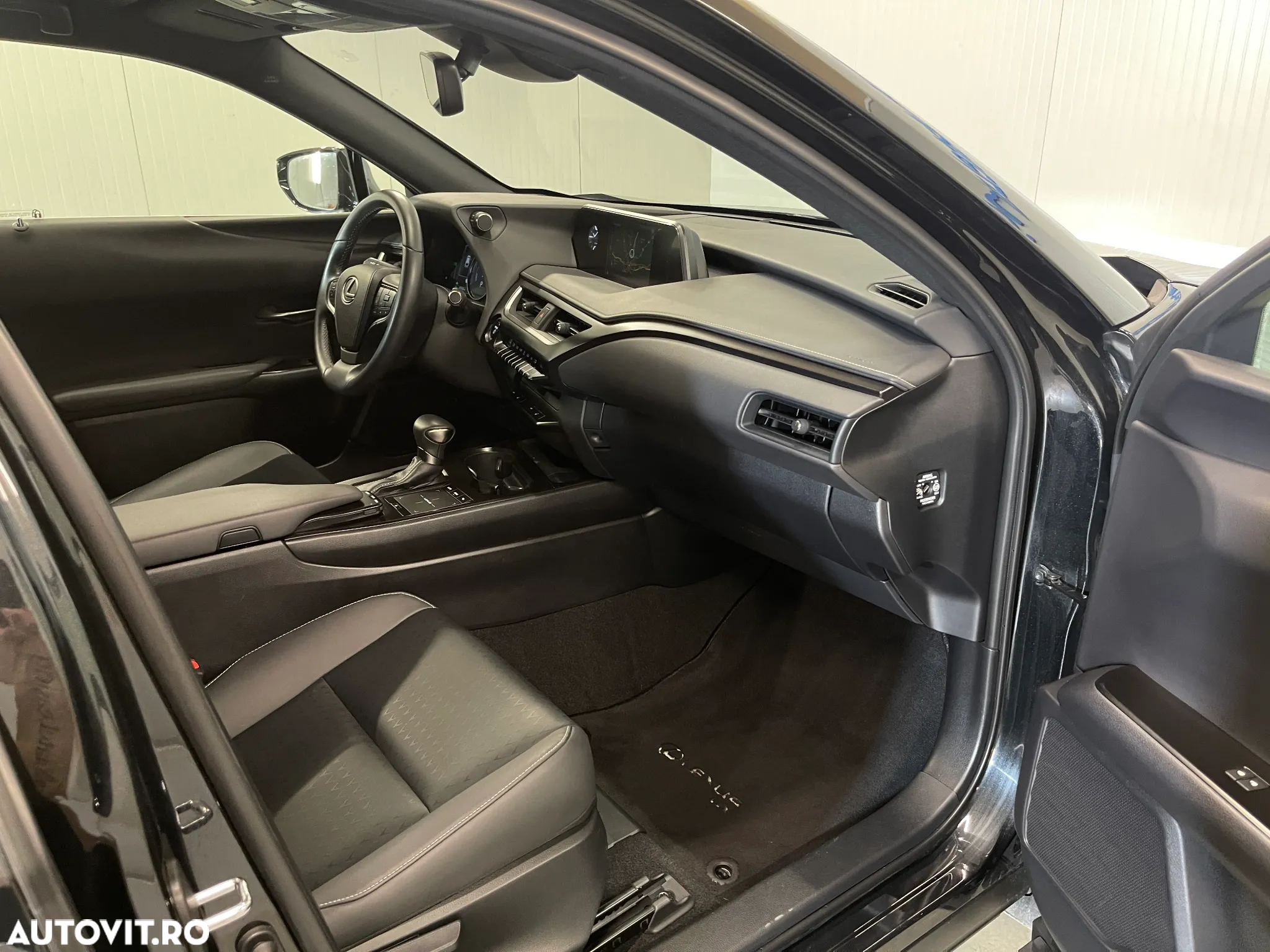 Lexus UX 250h (E-FOUR) Luxury Line - 10