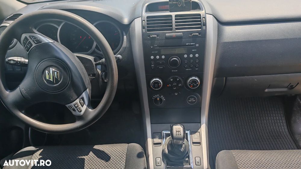 Suzuki Grand Vitara 1.9 DDiS Comfort - 8