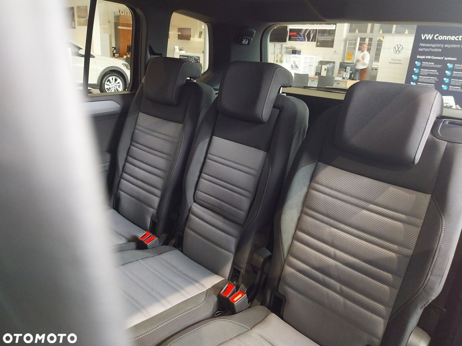 Volkswagen Touran - 12