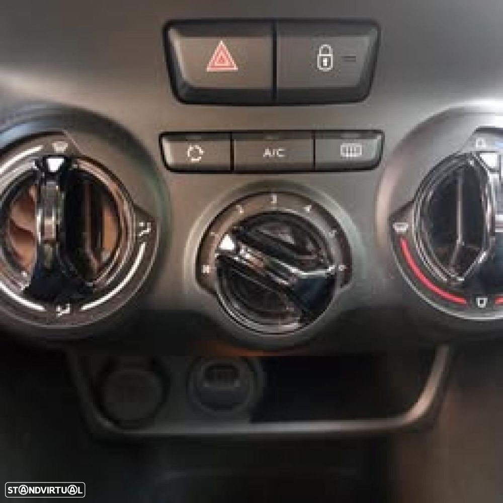 Peugeot 208 1.2 PureTech Signature - 33
