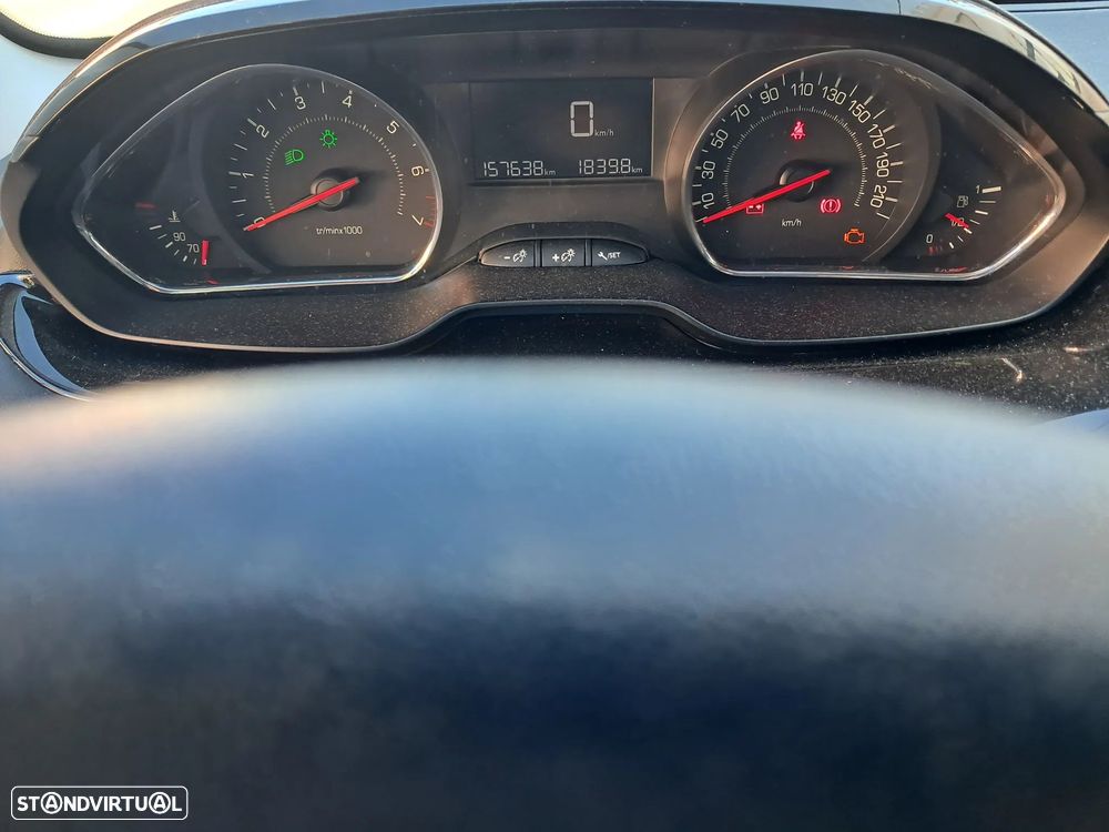 Peugeot 208 - 10