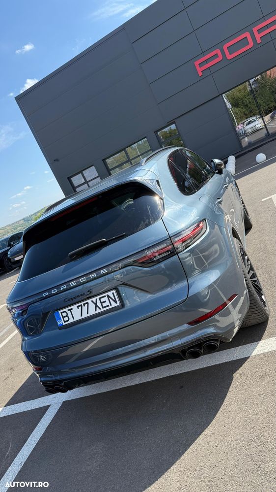 Porsche Cayenne - 1
