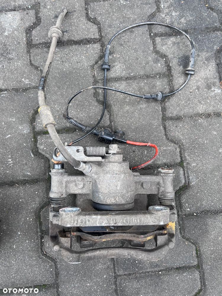 Zacisk jarzmo prawy tył bliźniak Renault Master III - 2