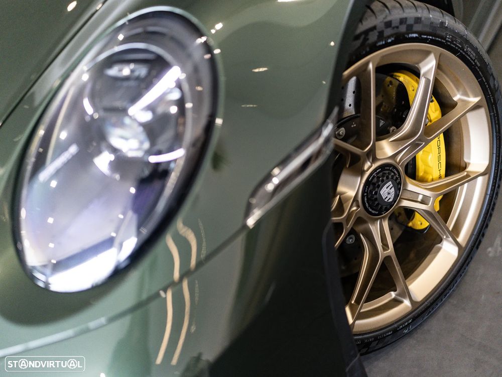 Porsche 911 (992) GT3 Touring Package - 11