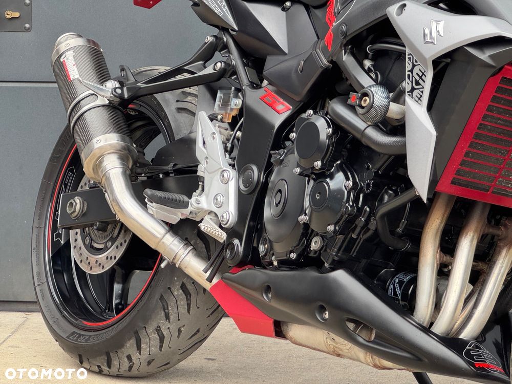 Suzuki GSR - 5