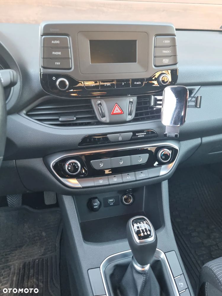 Hyundai i30 1.5 DPI Classic + - 13