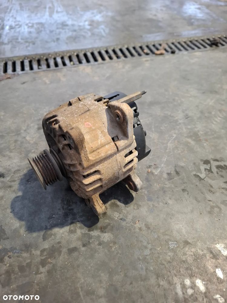 Alternator Volkswagen transporter T6 2.0 TDI - 3