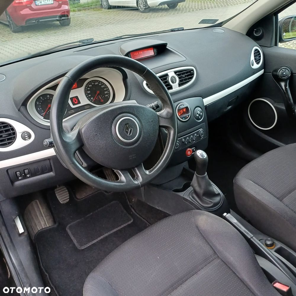 Renault Clio 1.6 16V Expression - 9