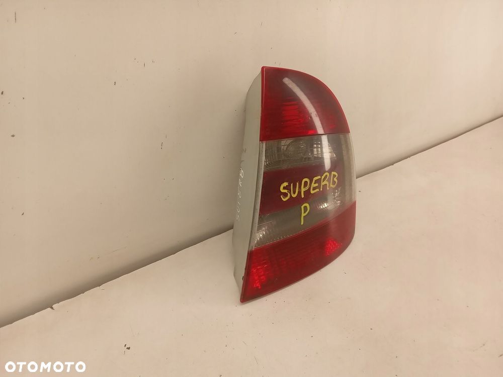 LAMPA PRAWA TYŁ TYLNA SKODA SUPERB I 06-08 - 2