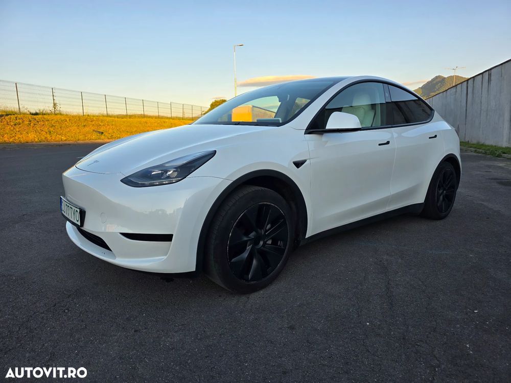 Tesla Model Y - 1