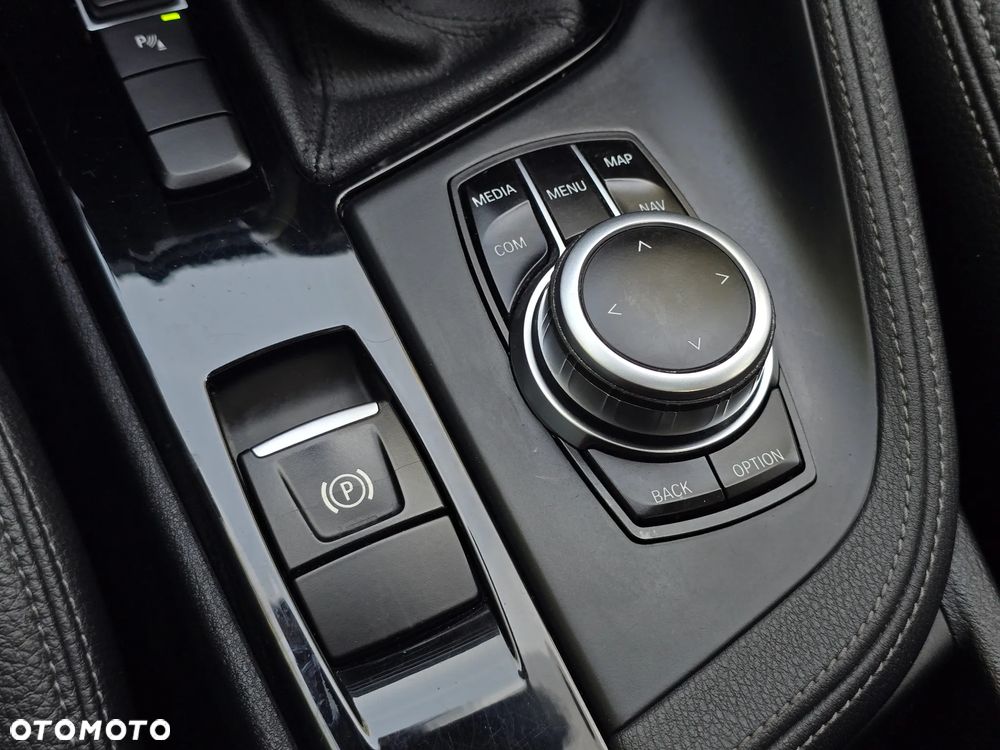 BMW X1 sDrive16d - 28