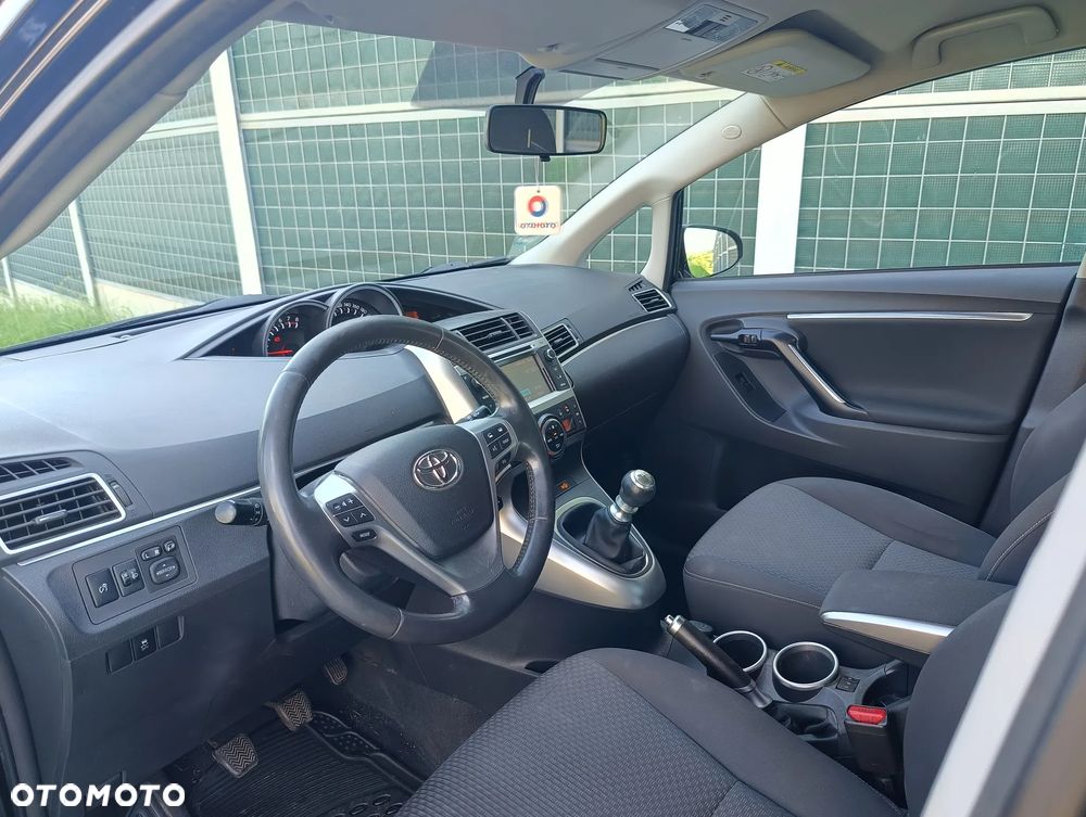 Toyota Verso 1.6 Premium - 19