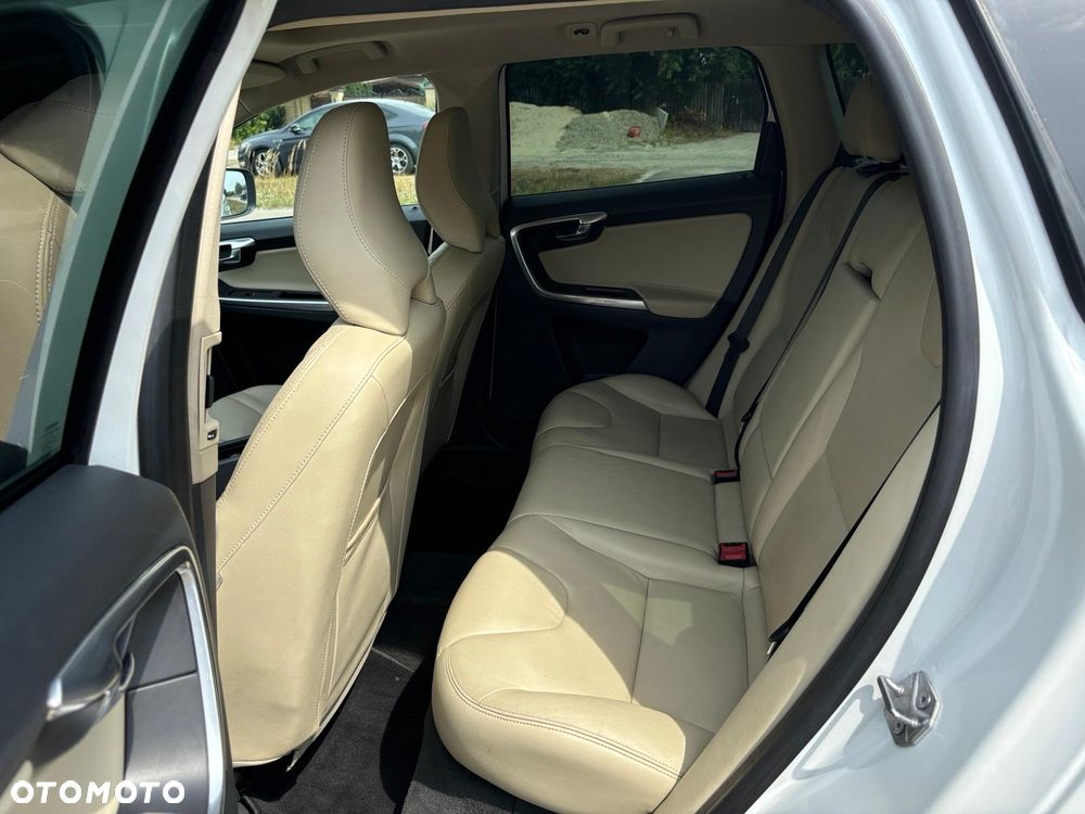 Volvo XC 60 T6 AWD Drive-E Momentum - 12