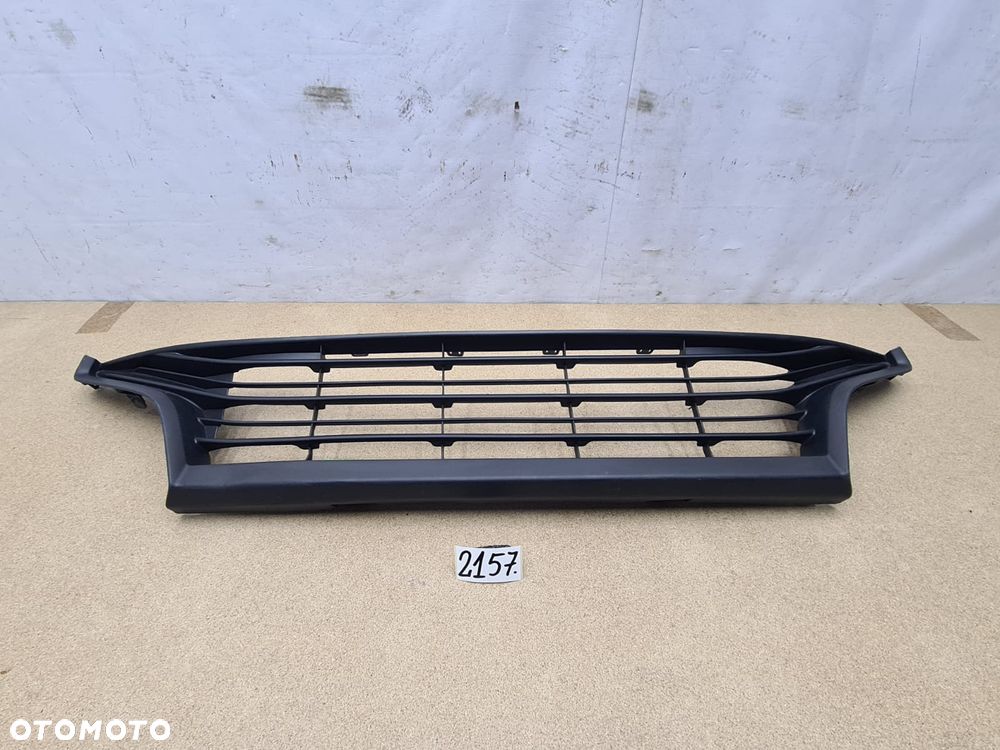 Toyota Yaris 4 IV od 20r 531120D810 atrapa kratka środkowa zderzaka przód - 8